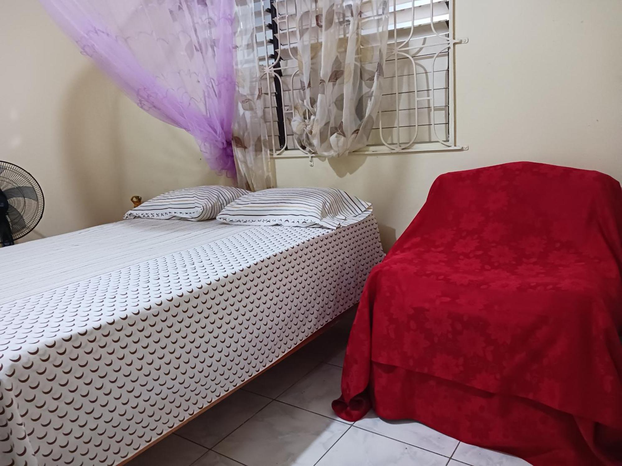 Tina'S Guest House Ocho Rios Bagian luar foto