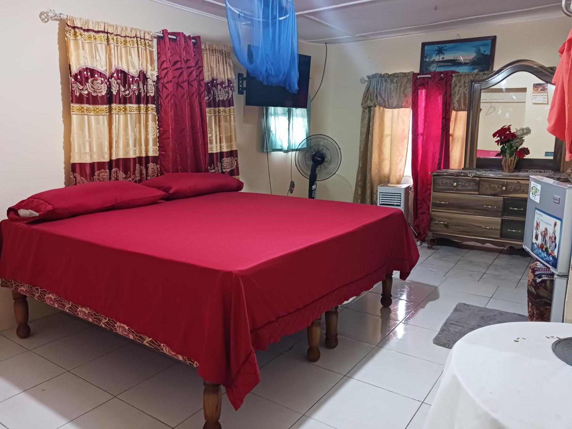 Tina'S Guest House Ocho Rios Bagian luar foto